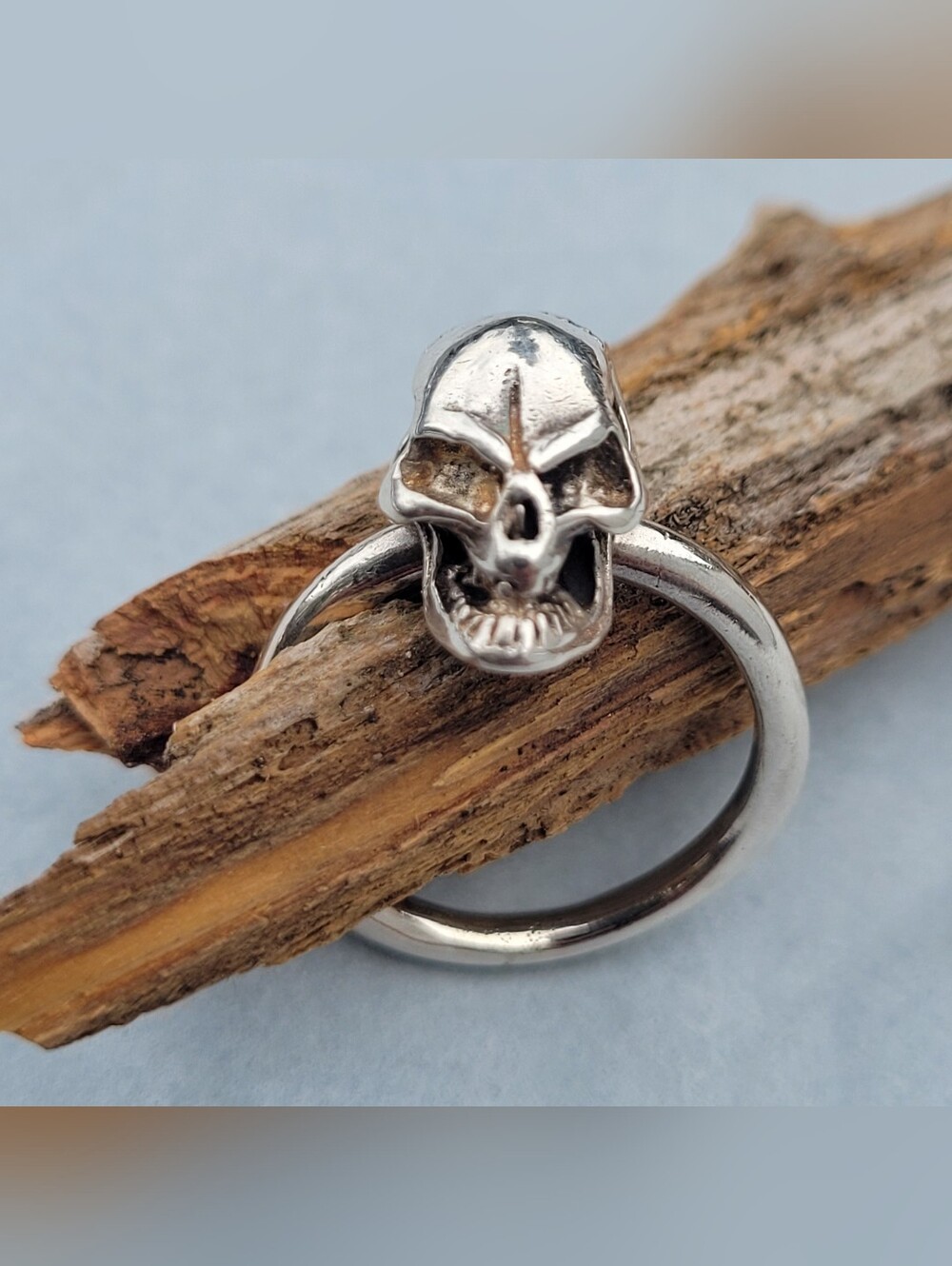 Sterling Silver Skull Ring Unisex Size 8 BEAUTIFUL!! ❤️🥰